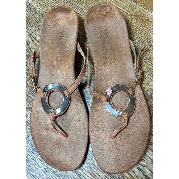 Vionic Orchid Toe Post Wedge Sandal in Sable Brown Sz 9 EU 41  Gold Accent Ring - Picture 3 of 9